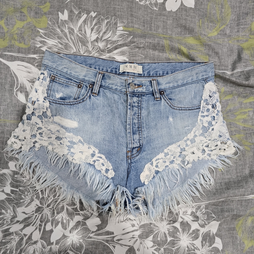 Free people We the Free Good Vibes lace distressed hem denim shorts 29